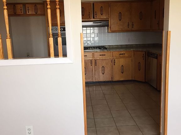 3rd image of 19 Wintergreen Pl