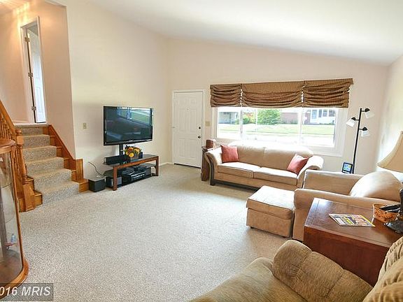 4th image of 114 N Bend Ter