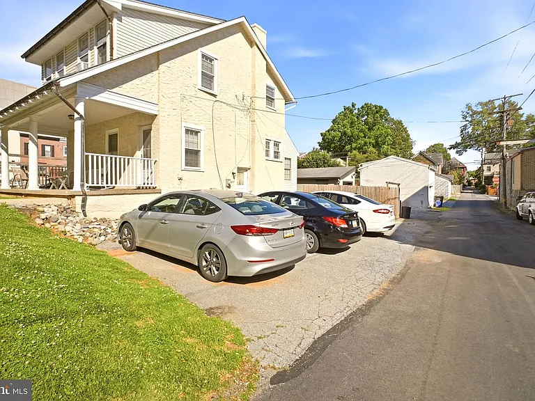 316 W Market St — Photo 5