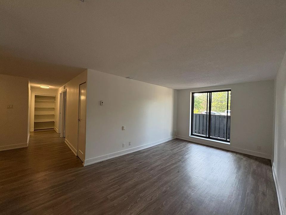 1st image of 286 Chandler Dr #109