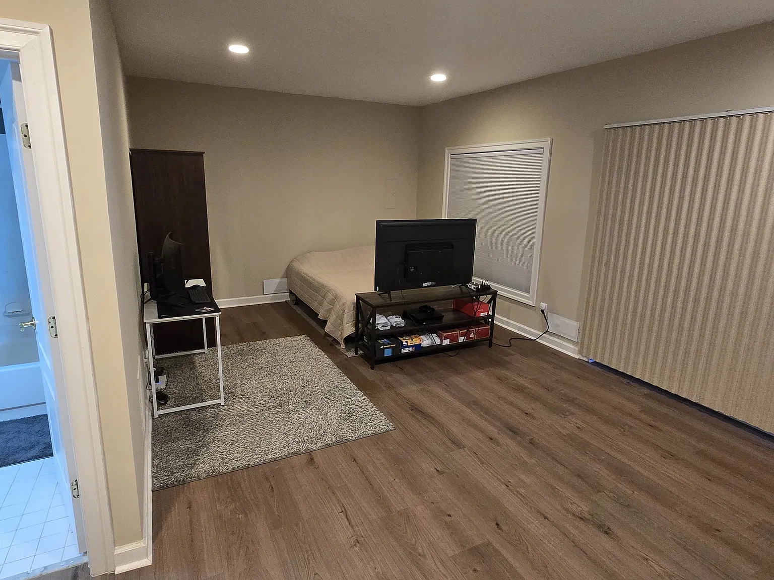 1 bed, 2985 sqft, $1,600 — Photo 2