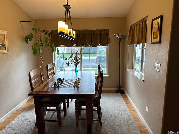 5th image of 1305 W Aylesbury Ct