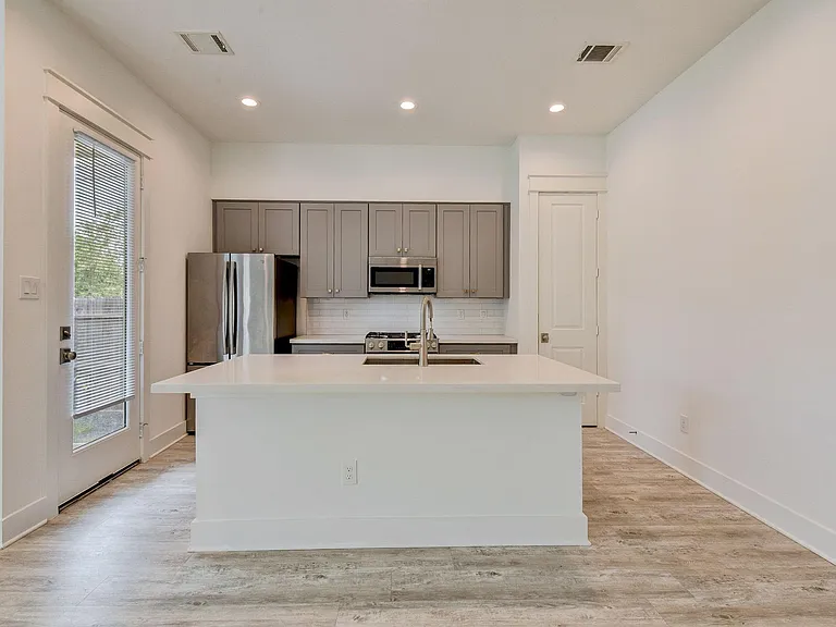 2705 Oakwood Crest Ln — Photo 27