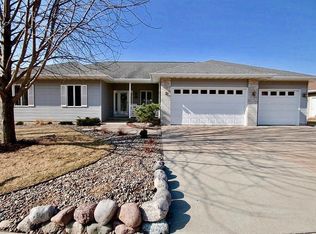 961 Tahoe Dr, Onalaska, WI 54650