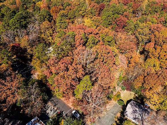 3rd image of 28 Glenhill Ln