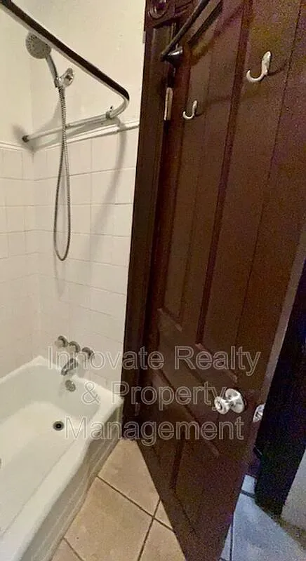 Studio, 1.0 bath, $850 — Photo 4