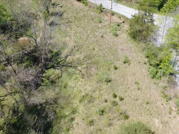 122 Nelson Ln, Jacksboro, TN 37757
