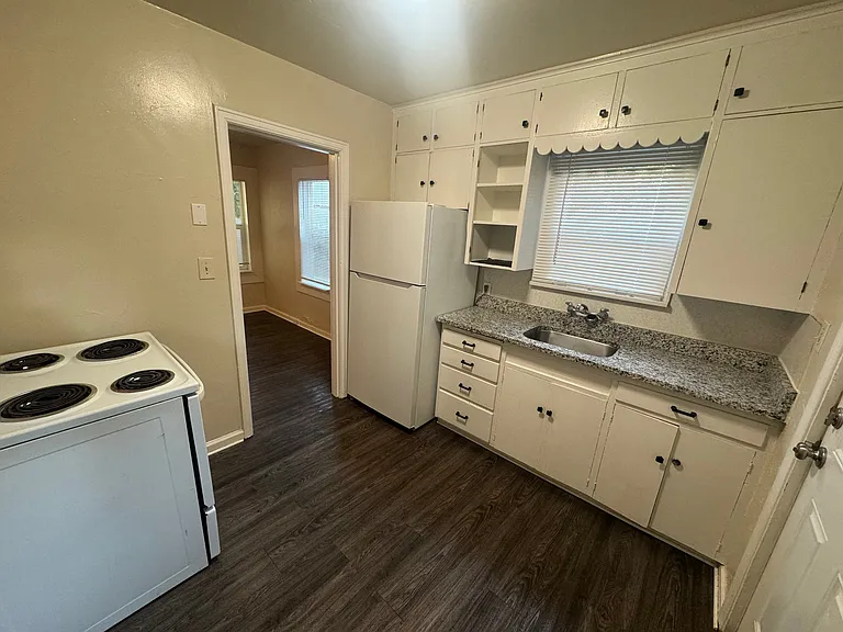 2049 Church St NE — Photo 4