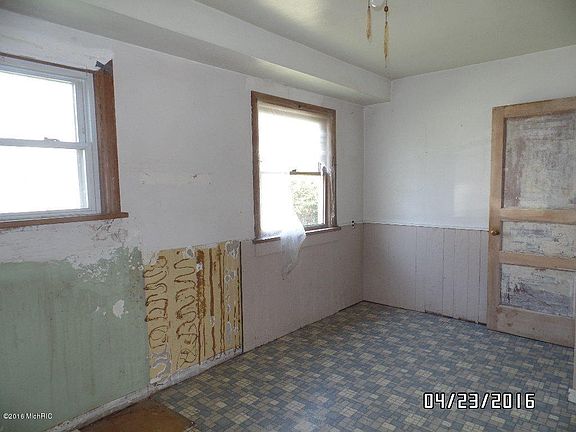 5th image of 901 E North St