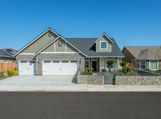 2375 Las Rosas Ave, Clovis, CA