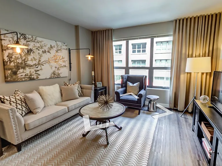 1154 W Madison St #523 — Photo 2