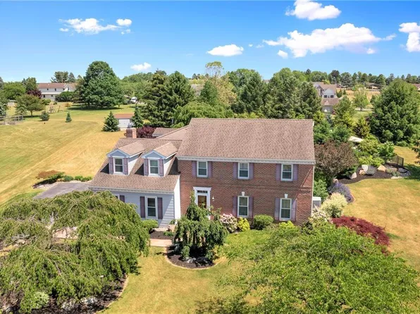 2127 Hayfield Ct, Fogelsville, PA 18051