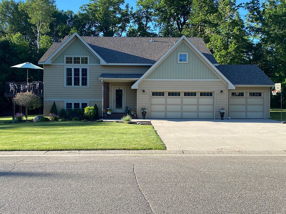 1st image of 1032 Villa Ln
