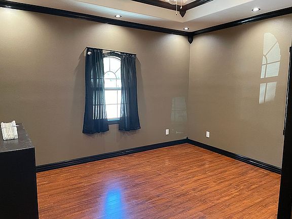 2nd image of 309 Hill St