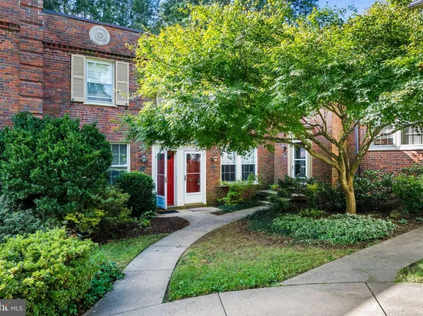 1400 S Barton St APT 424, Arlington, VA 22204