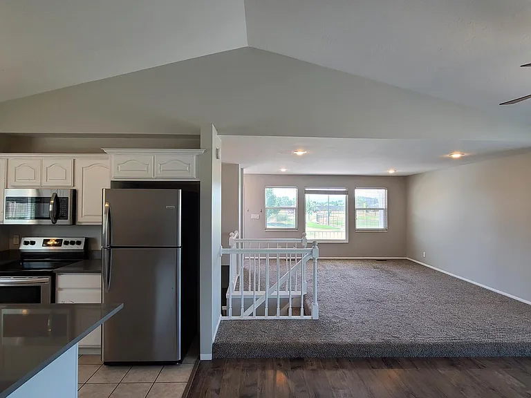 940 W Red Oaks Dr — Photo 15