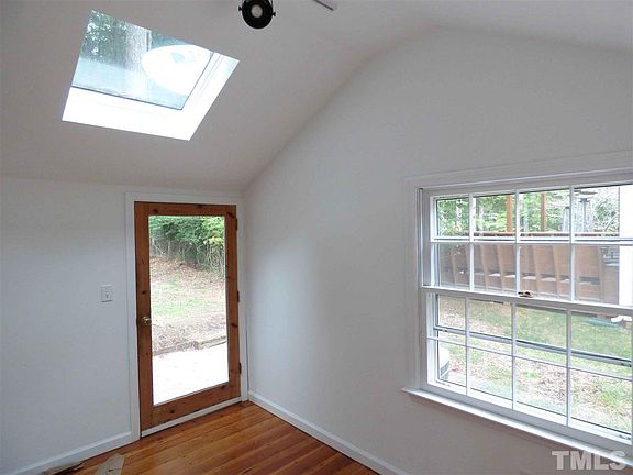 4th image of 2437 Sedgefield Dr