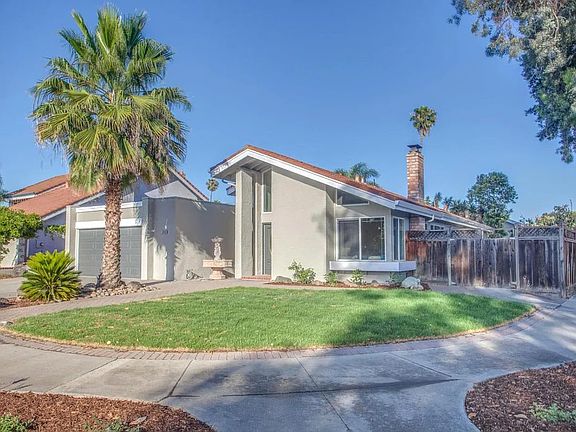 2nd image of 5096 Bougainvillea Dr