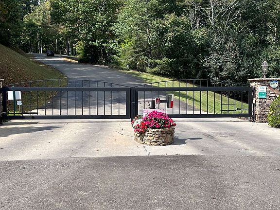 4th image of 37 Mountain Creek Hollow Dr