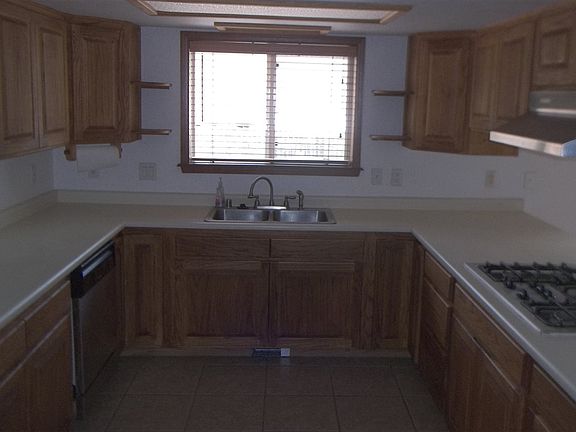 4th image of 25 Karen Cir