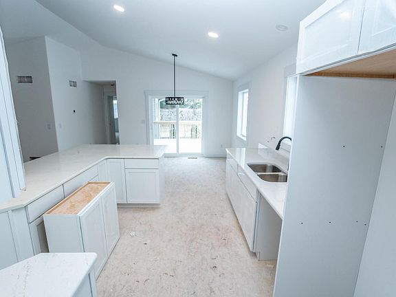 4th image of W206N16178 Stonebrook DRIVE