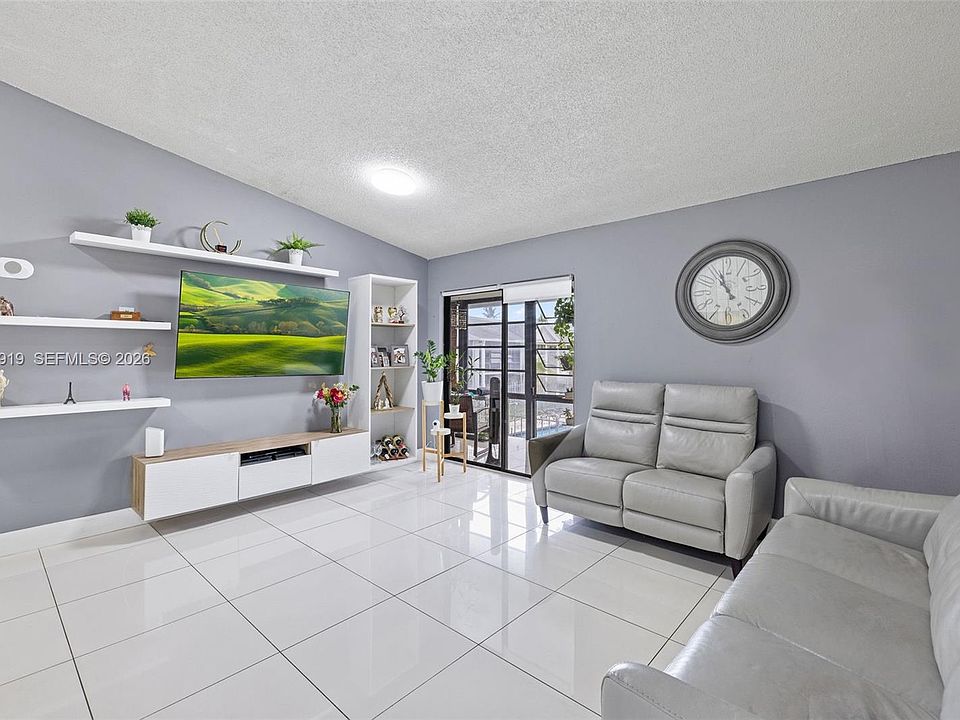 1st image of 827 NE 199th St APT 206