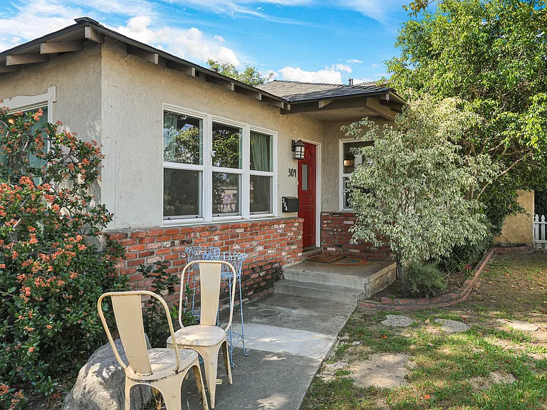 304 S Greengrove Dr — Photo 2