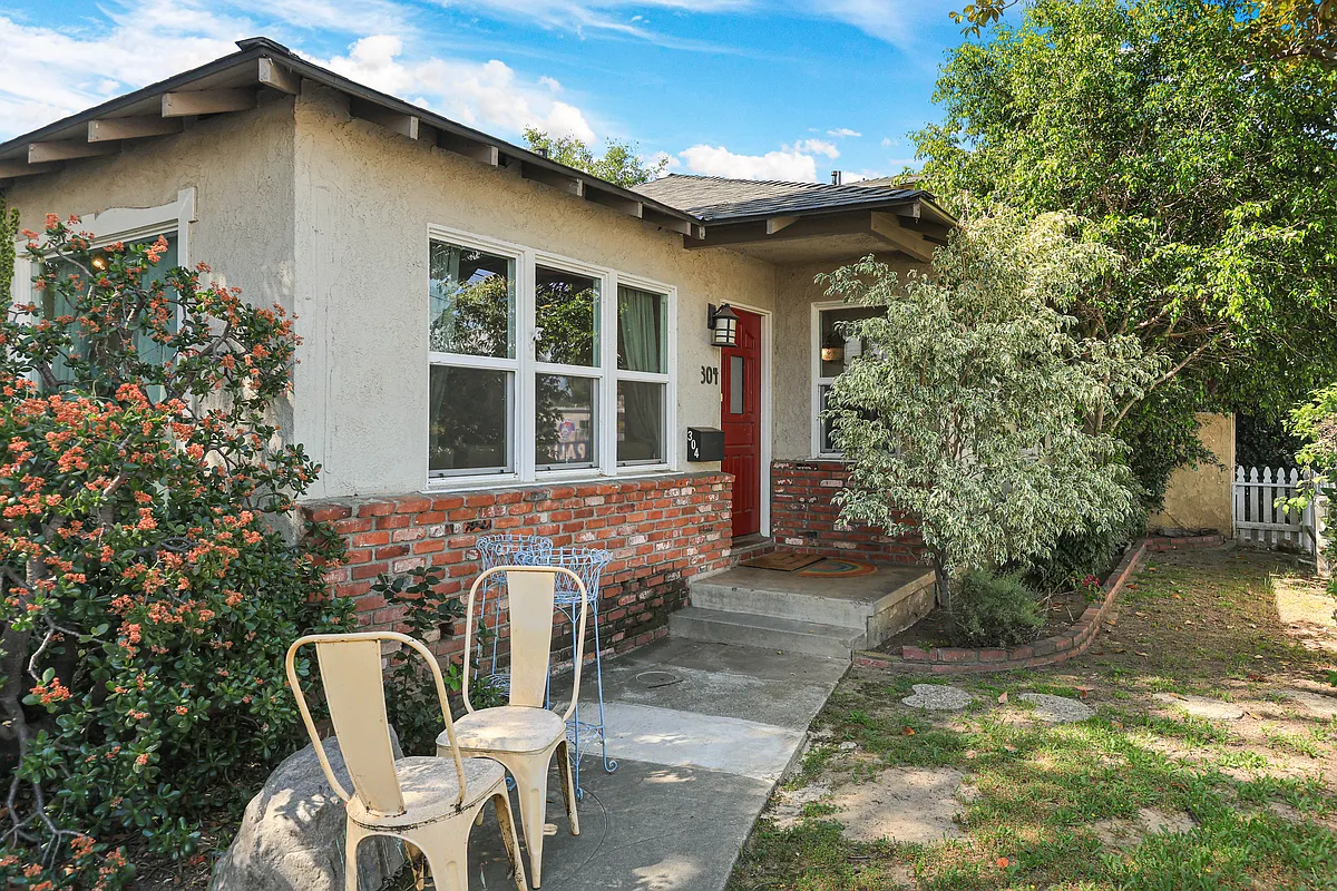 Building Photo - 304 S Greengrove Dr