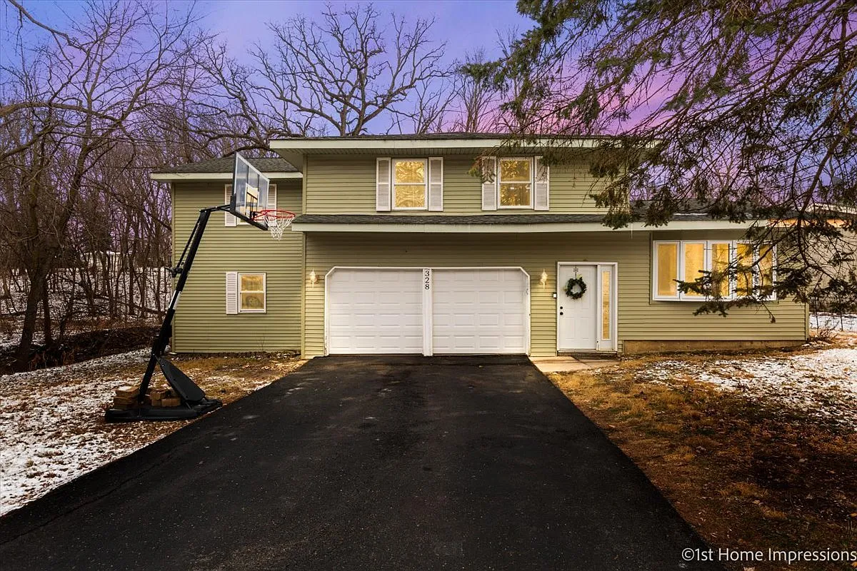 328 N Brookshore Dr photo 1