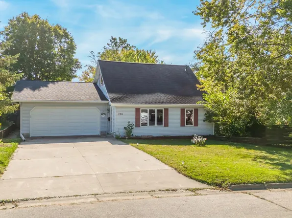 210 W Warren St, New London, WI 54961