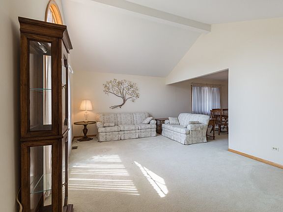 4th image of 10828 Lorel Ave