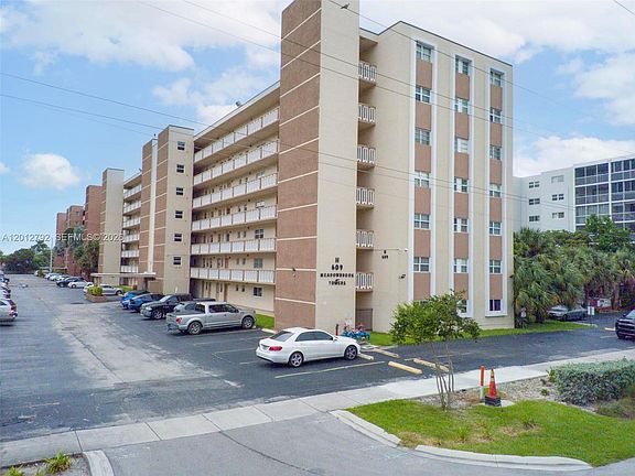 2nd image of 609 NE 14th Ave APT 603