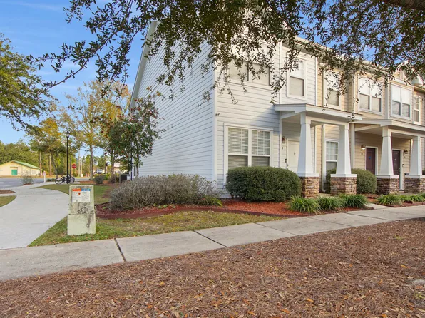 17 S Sand Palm Rd, Freeport, FL 32439