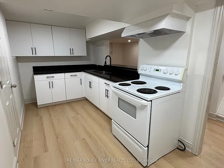 121 Lupin Dr #2 — Photo 7