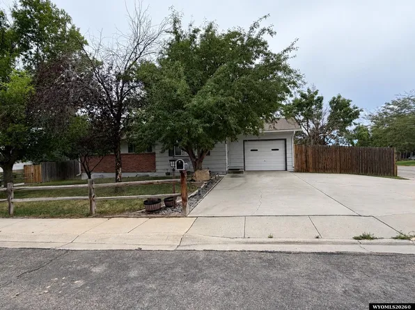 370 Driftwood St, Green River, WY 82935