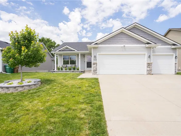 5820 NW 52nd St, Johnston, IA 50131