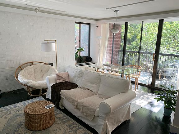 Bright and cheery Living/Dining combo