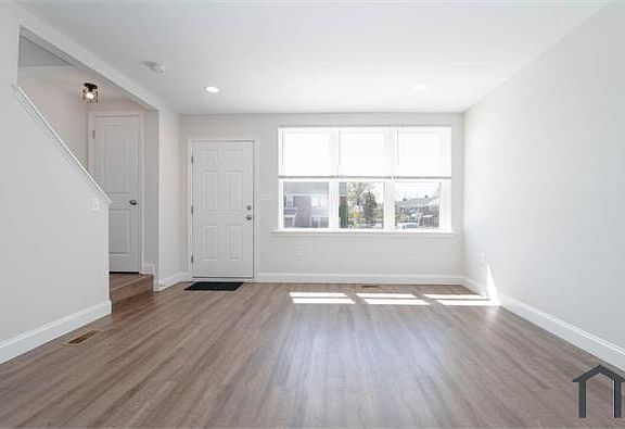4th image of 806 Benninghaus Rd