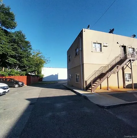 2 bed, 1.0 bath, 750 sqft, $3,000 — Photo 3