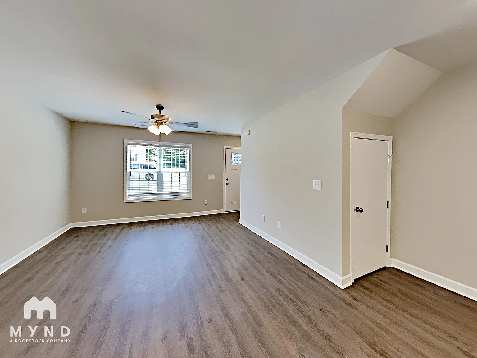 3 bed, 3.0 bath, 1295 sqft, $1,840 — Photo 4