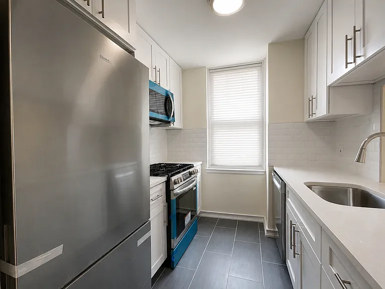 45 Oceana Dr E #6D — Photo 4