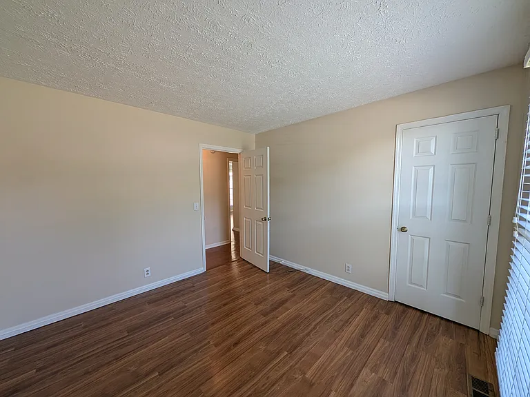 102 Post Oak Rd — Photo 10