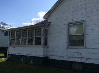 305 N Commercial St, Benton, IL 62812