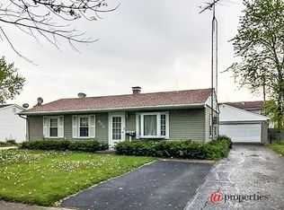 902 Lilac Ln, Joliet, IL 60435