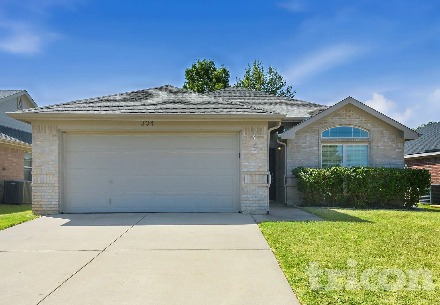 304 Sardius Boulevard Granbury TX — Photo 1