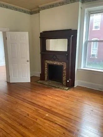 2 bed, $1,100 — Photo 4