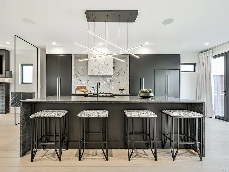 2058 Carrollton Ave — Photo 14