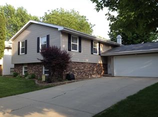 2801 Wellington Way, Bloomington, IL 61704
