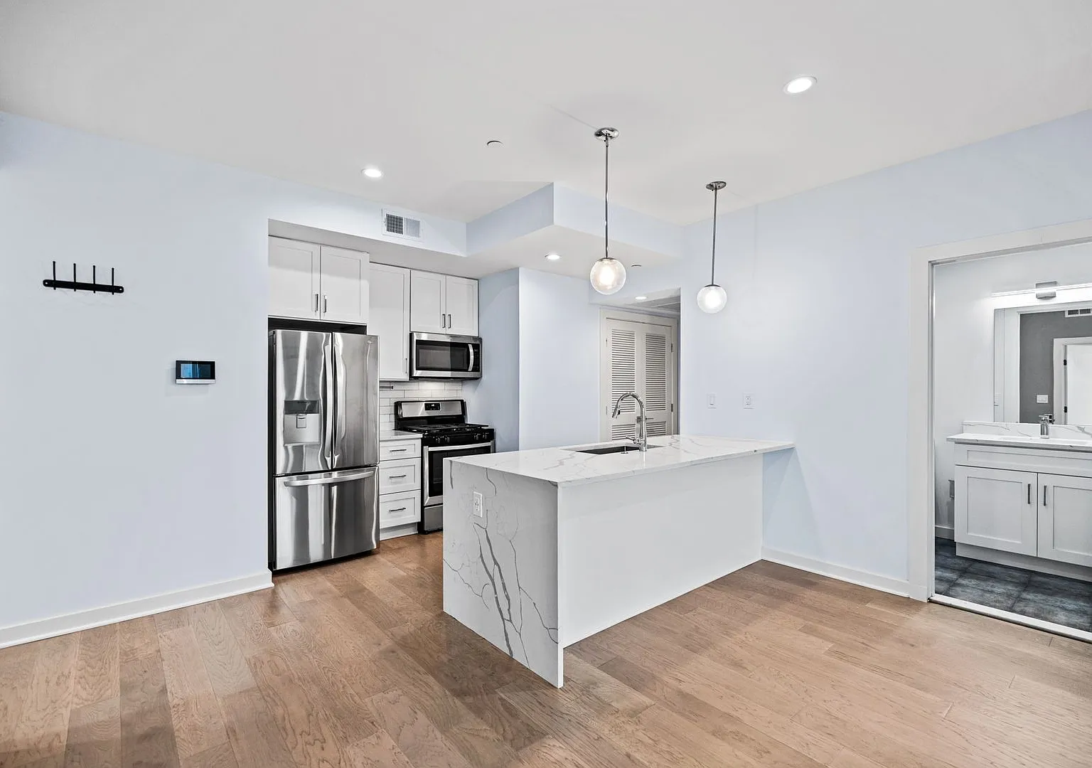 Modern Condo Near H St | 2 Bed | 2 Bath | 975 Sf | 1 Parking Space — Photo 3
