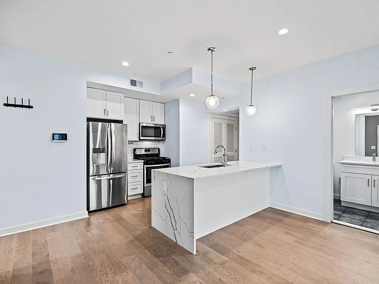 1019 17th Pl NE #401 — Photo 3